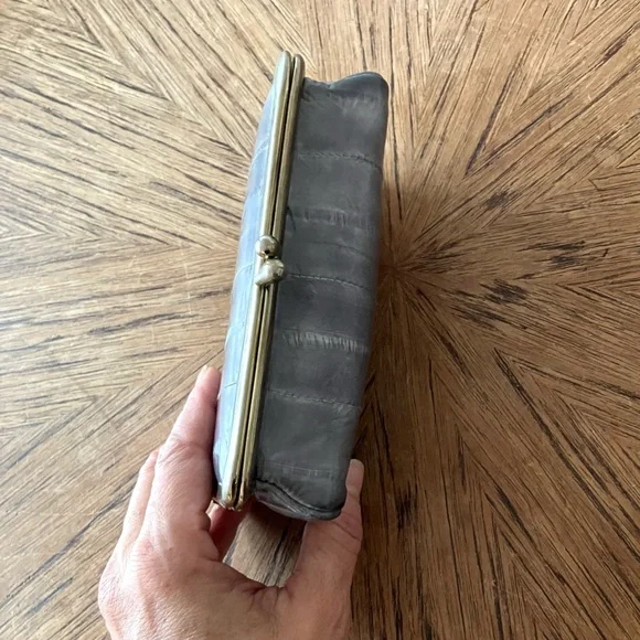 Vintage Eel Skin Gray Leather Clutch Purse with Kiss Lock & Mirror / Wallet - Picture 3 of 10